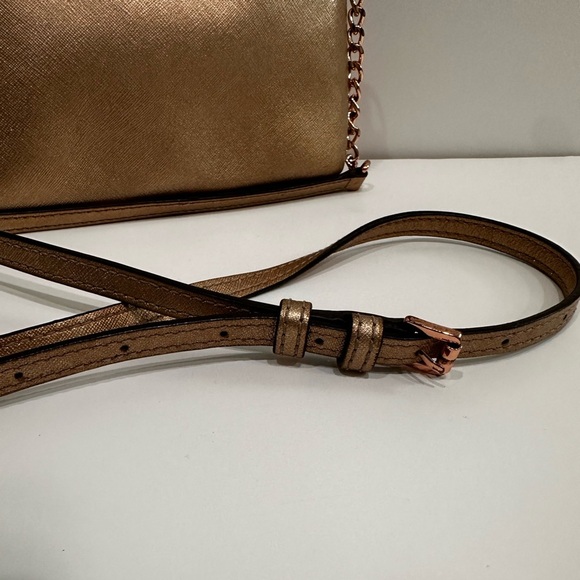 ✨Michael Kors Crossbody Bag in Metallic Pink - Picture 2 of 15